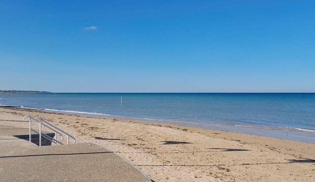 F2 300 meters from the beach, all shops nearby.