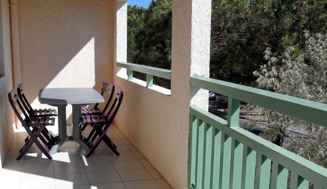 F2 air-conditioned, near beach (for 4 people)