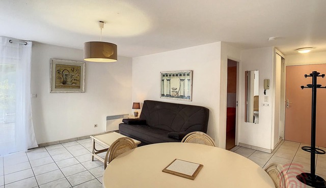 F2 Apartment in Lamalou, terrace, wifi, pets allowed, near center & spa