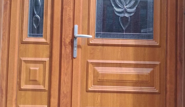 F2 at the foot of the castle and 15mn from the center park