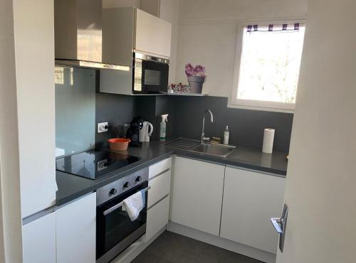 F2 avec grand balcon quartier gare!