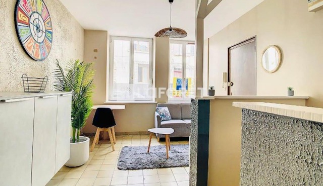 F2 avec terrasse centre ville