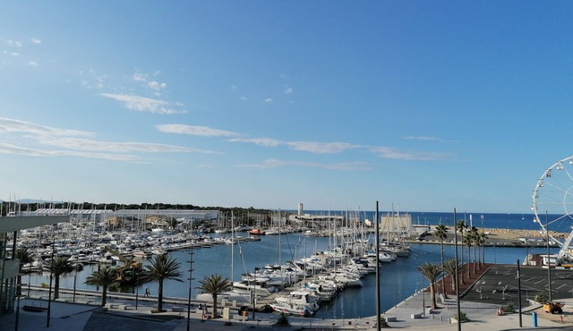 F2 BEAUTIFUL VIEW PORT AND SEA, 20 METERS BEACH