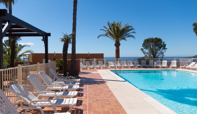 F2 beautiful air-conditioned sea view in theoule sur mer alpes maritimes