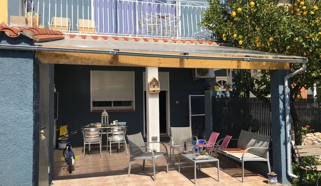 F2 CABIN 35KMS SPAIN 10 KMS SEA