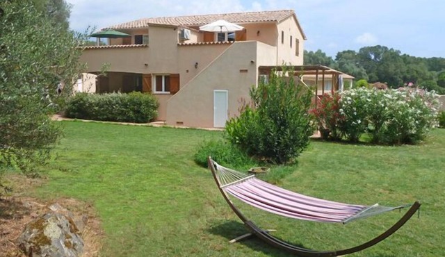 F2 for 4 people quiet with terrace and large garden, Clim. Wireless.