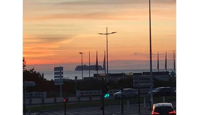 F2, full sea view, close to the beach.