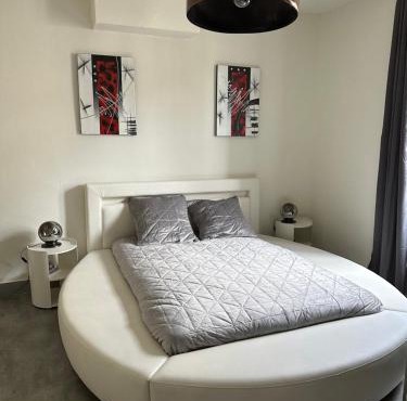 F2 hyper centre ville Lons