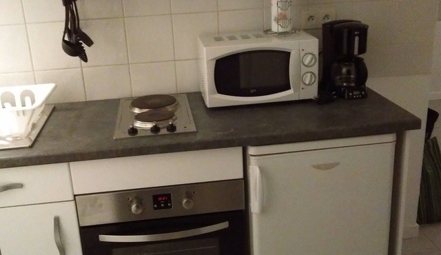 F2 in Residence with swimming pool, caretaker and parking