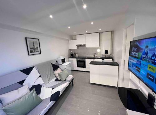 F2 Independent new city center Epône