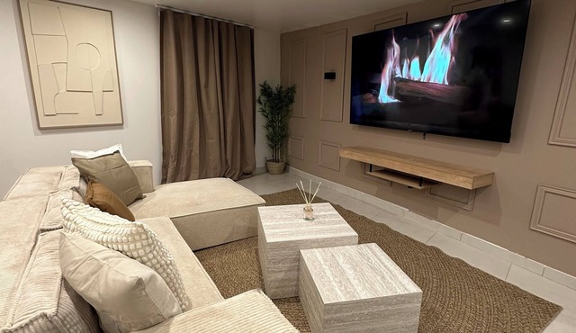 F2 jacuzzi modern/spacious (5 min station)