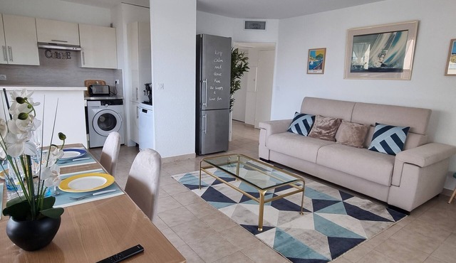 F2 NEW BRIGHT BEAUTIFUL NEAR SEA AIRPORT AND AMENITIES AC WIFI TERRACE GARAGE