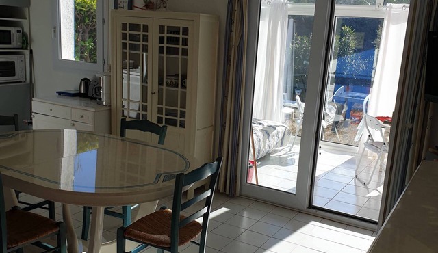 F3 house 20 minutes from the sea with verandas and ornamental garden.