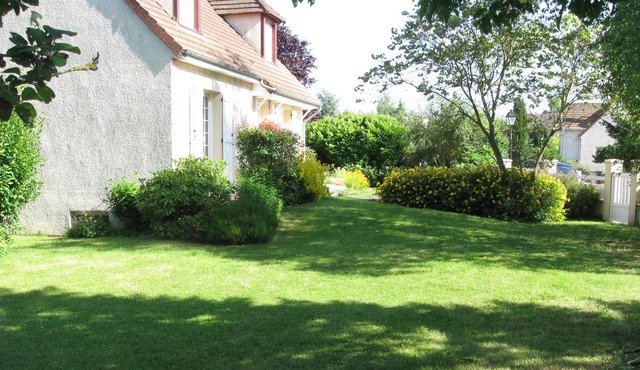 F3 in detached house 30 km from Paris