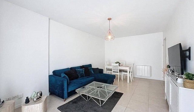 F3 with terrace - Quiet, light and close to Paris