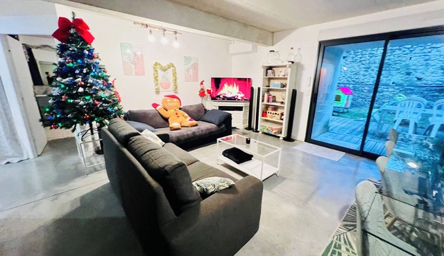 F4 air-conditioned jacuzzi, gym, nature, park, 10 min train stations, airport, beaches