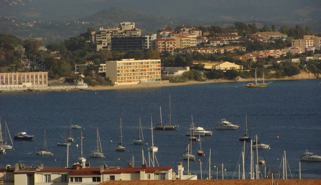 F4 IN DOWNTOWN, SPACIOUS, QUIET AND SECURE. IDEALLY LOCATED. AMAZING VIEWS