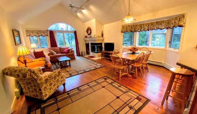 F9 Fairway Village home on the Mt Washington golf course - in the heart of Bretton Woods