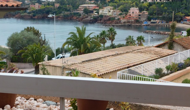 F9 Large bright apartment, 3 rooms, beach at 50m, swimming pool and sea view