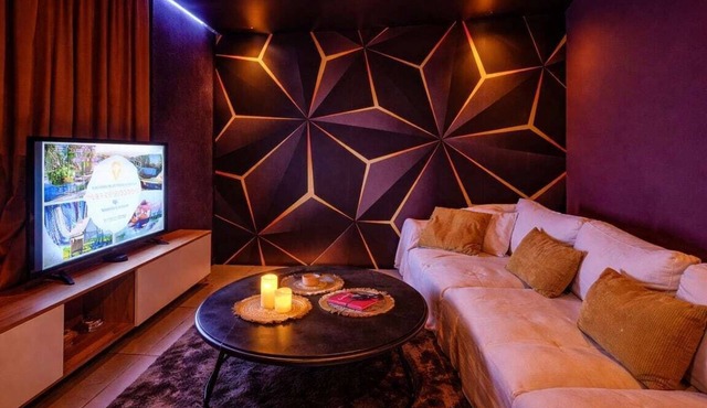 Fancy an intimate and secret night near Paris?