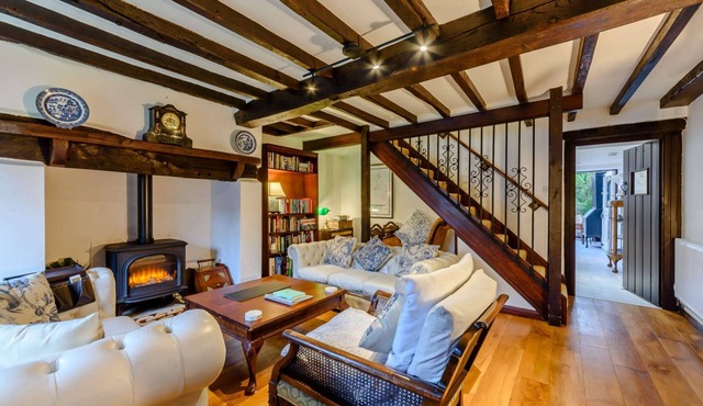 Family friendly period holiday cottage in the Cotswolds - Summer Hayes