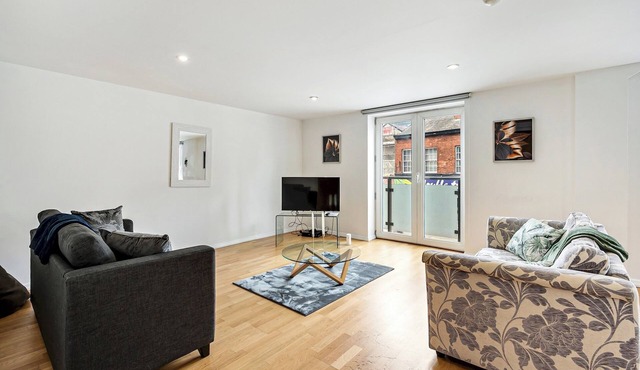 Fab 2 bed | Central Altrincham | Pass the Keys | Pass the Keys