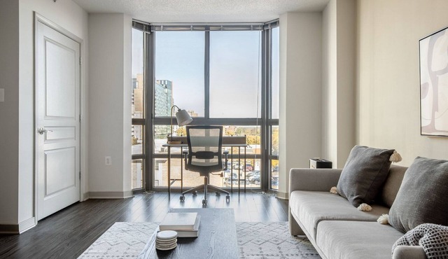 Fab Bethesda 1BR w/Courtyard & Pool, nr Restaurants, by Blueground
