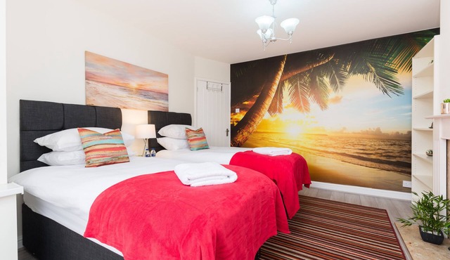 Fab for Contractors or Relocations - A Stylish House & Garden+Parking