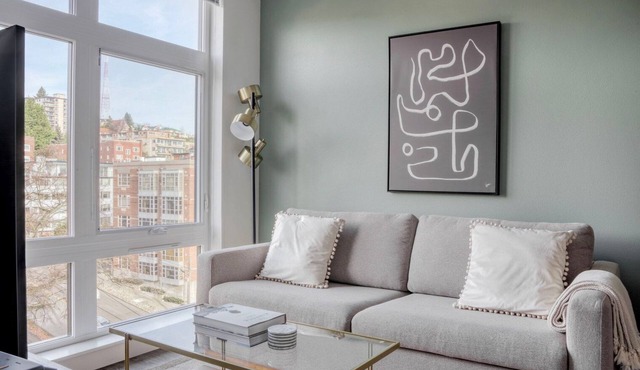 Fab Lower Queen Anne 1BR w/Game Room & Shared Garden, by Blueground