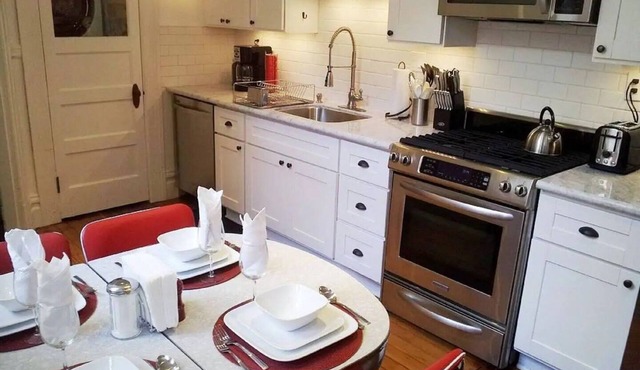 Fab Nob Hill Edwardian 3BR 1.5BA - Heart of San Francisco