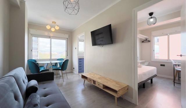 FABRA 5-2 - Three Bedroom Apartment, Sleeps 3