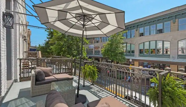 Fabu Posh B ~ Luxe Historic Palafox Balcony 1 BR