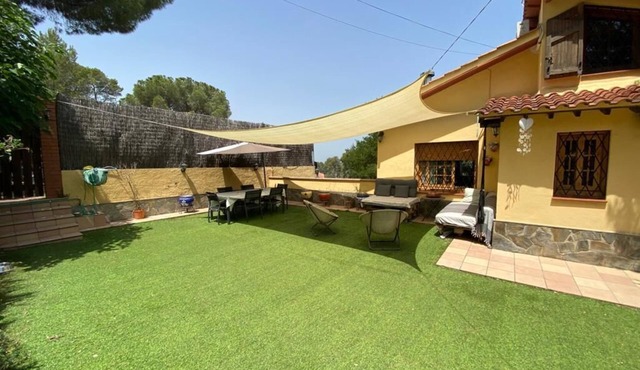 Fabulosa Casa con Jardín, Ideal Para Familias que Visitan Barcelona