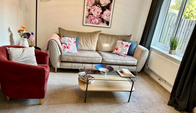 Fabulous 2 bed Town house free parking WiFI