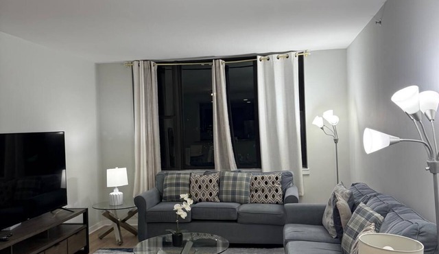 Fabulous 2-bedroom apartment with AC in Cliffside Park