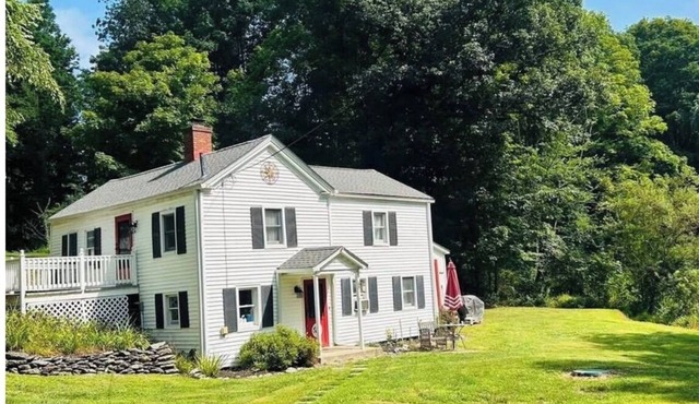 Fabulous 2-bedroom Creekside cottage on the historic Collins Estate.