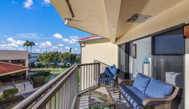 Fabulous 2 bedroom/2 bathroom Condo on the Manatee River