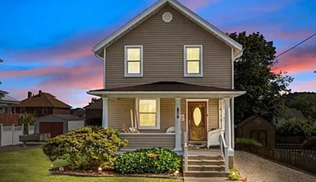 Fabulous 2-bedroom, 2-bath house with AC in historic Pittsburgh