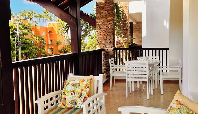 Fabulous 2 bedroom Beach Apt with a KING SIZE bed.