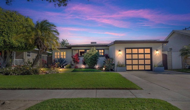 Fabulous 2-bedroom house with Pool and spa in sunny Long Beach
