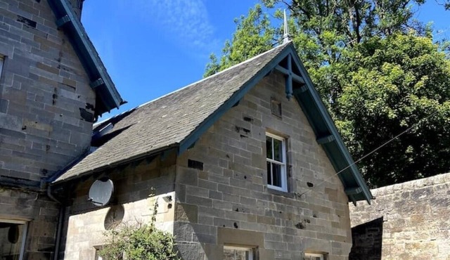 Fabulous 2 Bedroom House Just Outside Edinburgh