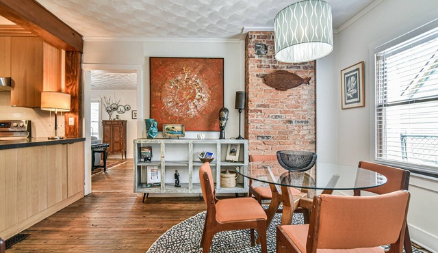 Fabulous 2-bedroom house in charming Asheville neighborhood