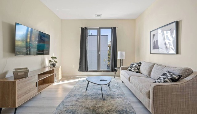 Fabulous 2BR ! Free Parking ! 30 Min to NYC !