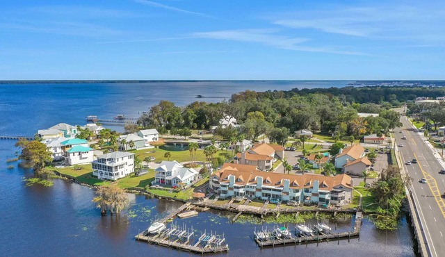 Fabulous 3-bedroom house with WiFi and many amenities in Green Cove Springs