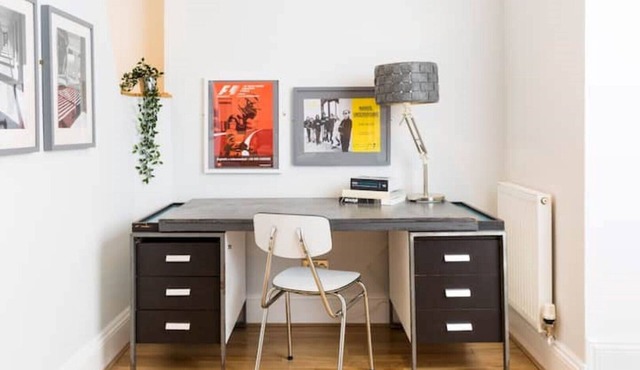 Fabulous 3 Bed Apartment with Private Courtyard