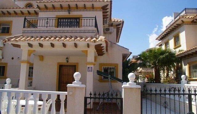 Fabulous 3 bedroom Quad Villa in lovely Urbanisation close to amenities