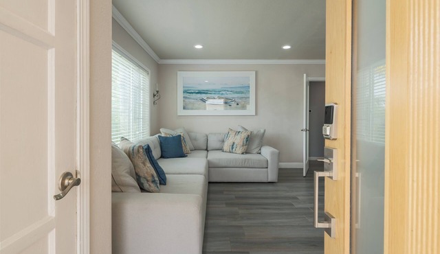 Fabulous 3-bedroom house with AC in charming Lakewood