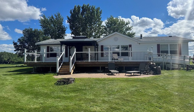 Fabulous 3-bedroom house with AC on charming Lake Osakis