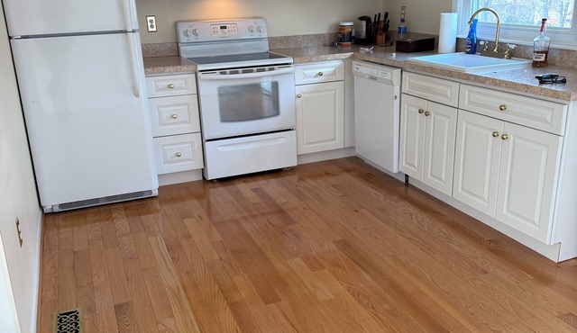 Fabulous 3-bedroom house with attached garage in charming Severn