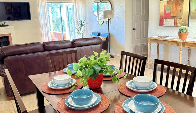 Fabulous 3-bedroom townhome in central Las Cruces